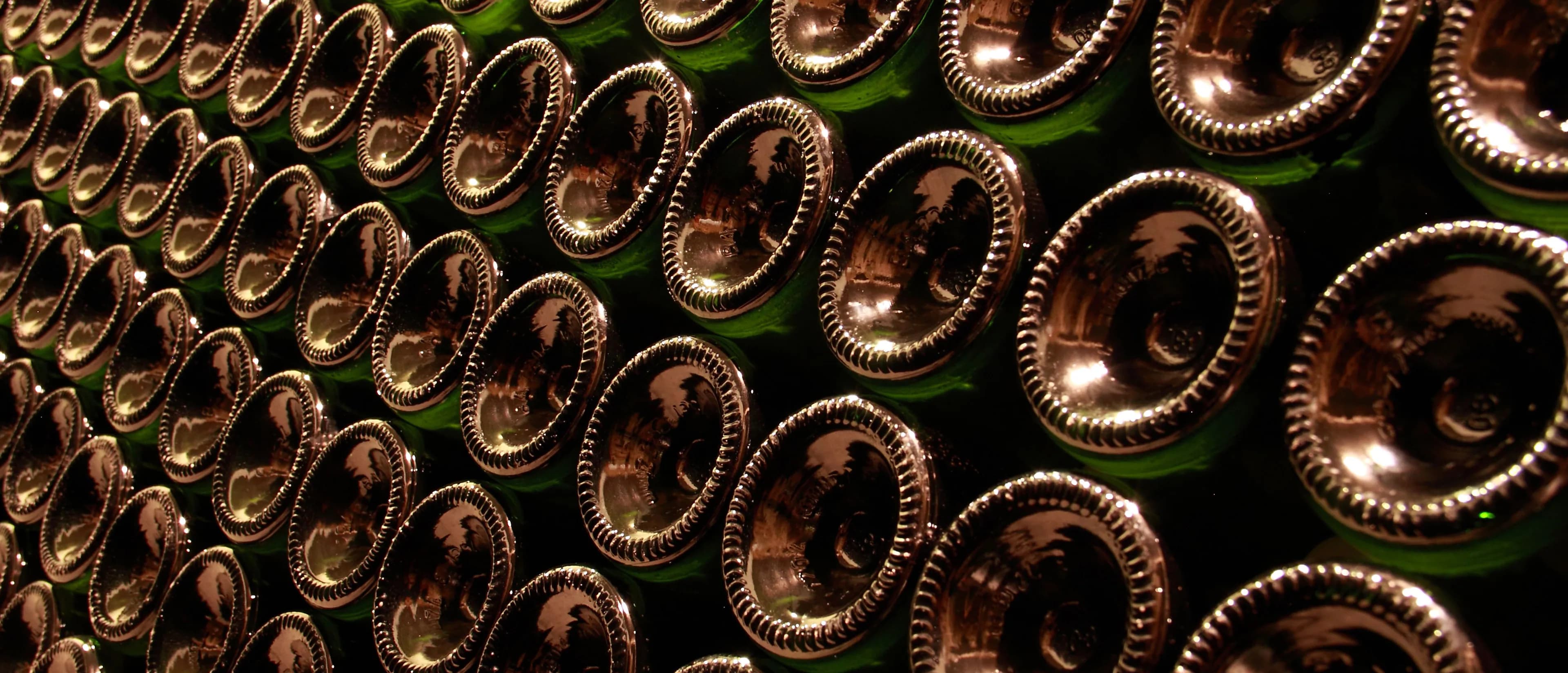 Culots de bouteilles de champagne conservées en cave